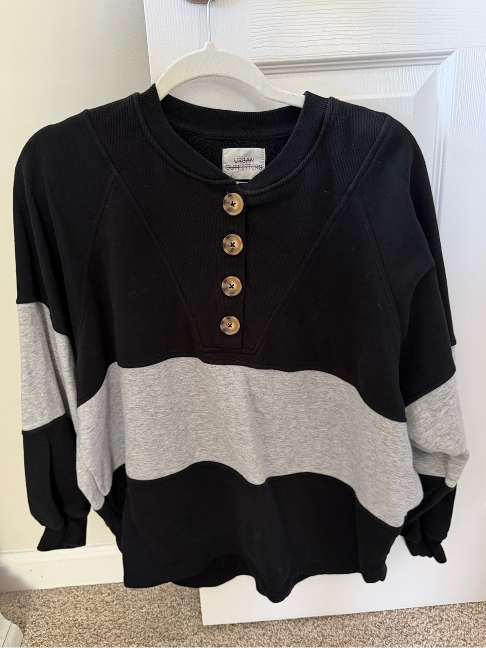 Urban Outfitters Black & Gray Button-Front Colorblock Sweatshirt